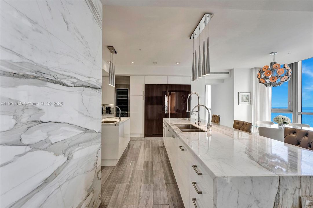 For Rent: $39,900 (4 beds, 6 baths, 4609 Square Feet)