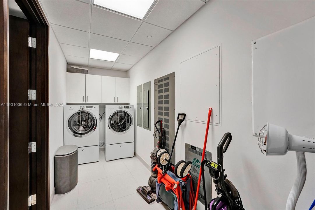 For Rent: $39,900 (4 beds, 6 baths, 4609 Square Feet)