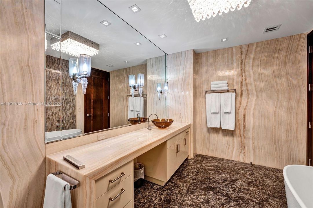 For Rent: $39,900 (4 beds, 6 baths, 4609 Square Feet)