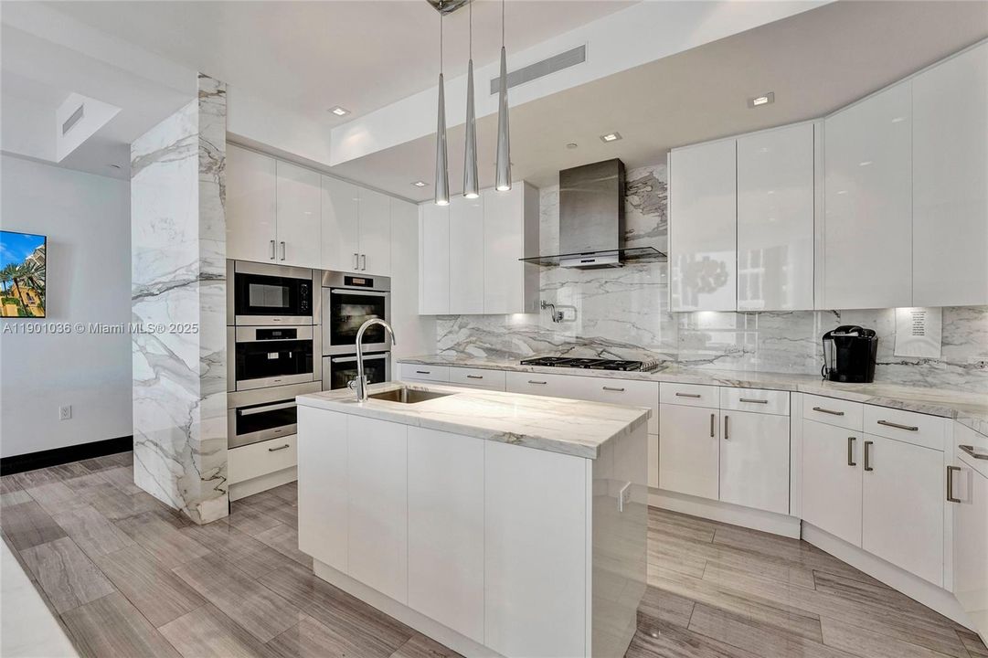 For Rent: $39,900 (4 beds, 6 baths, 4609 Square Feet)