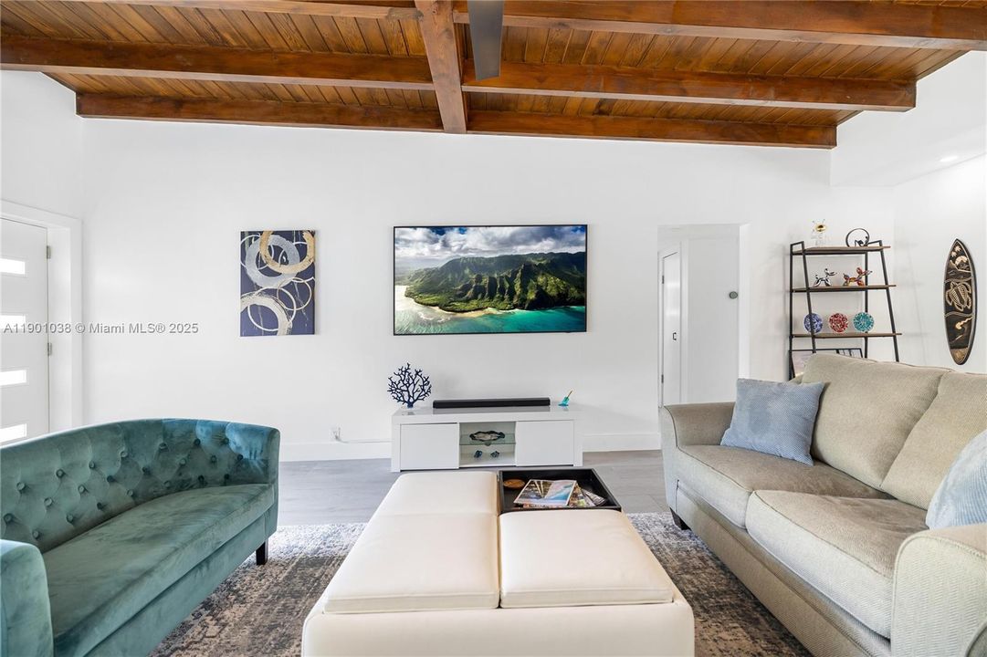 For Rent: $7,500 (3 beds, 2 baths, 1492 Square Feet)