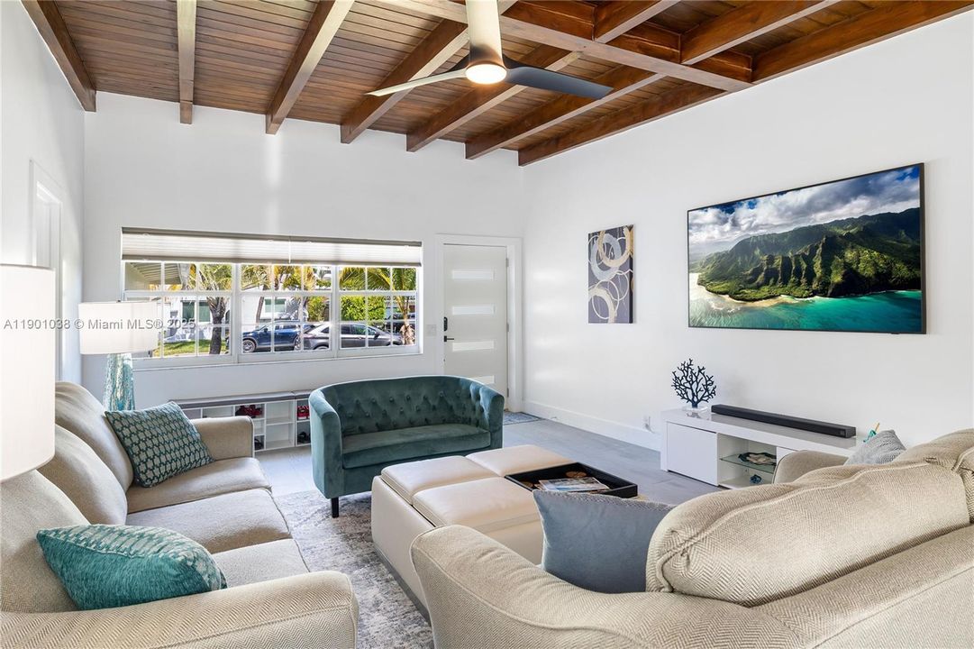 For Rent: $7,500 (3 beds, 2 baths, 1492 Square Feet)