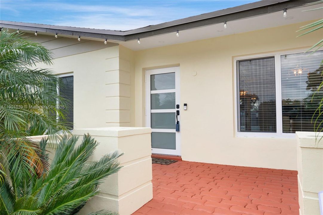 For Rent: $4,950 (4 beds, 3 baths, 1690 Square Feet)