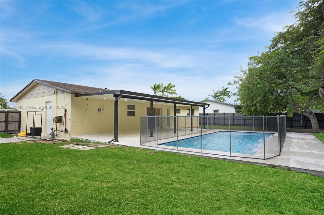 For Rent: $4,950 (4 beds, 3 baths, 1690 Square Feet)