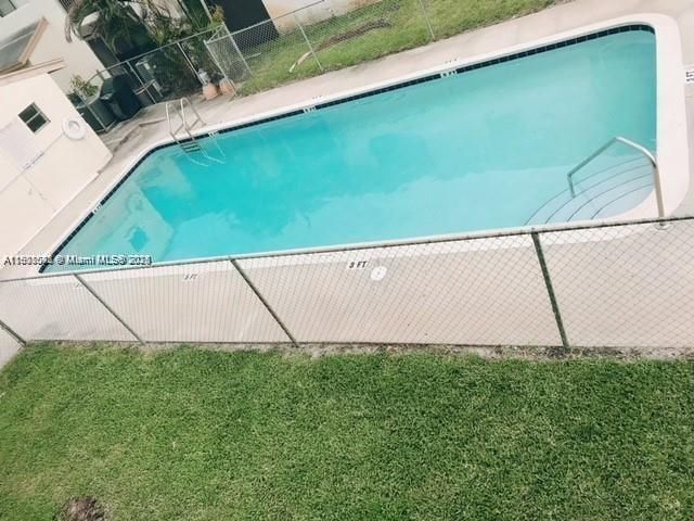 For Rent: $1,950 (2 beds, 2 baths, 825 Square Feet)