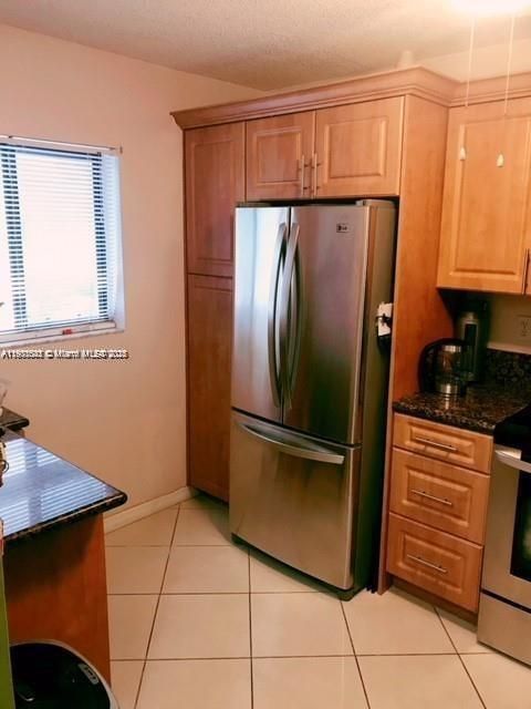 For Rent: $1,950 (2 beds, 2 baths, 825 Square Feet)