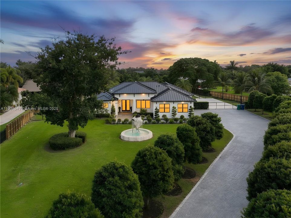 На продажу: $1,690,000 (5 спален, 4 ванн, 3198 Квадратных фут)