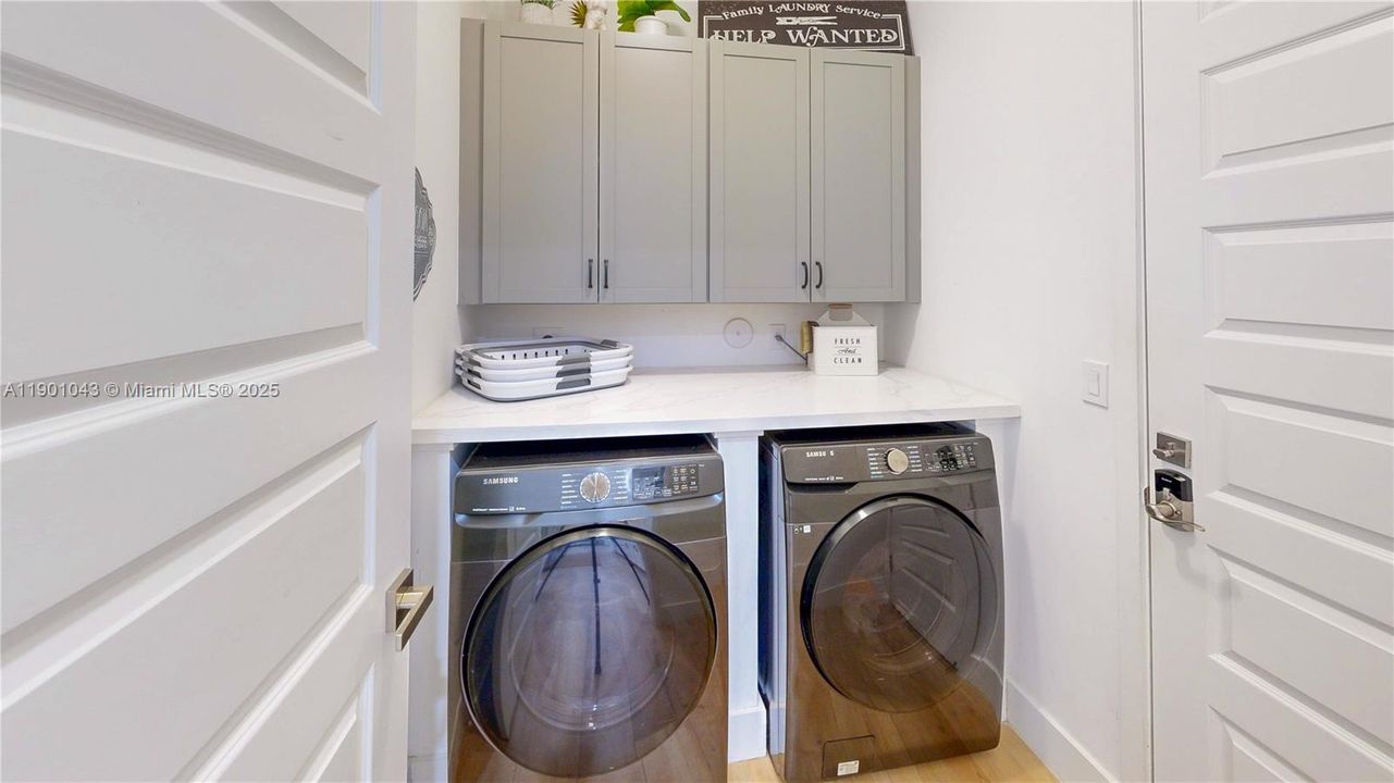 На продажу: $1,690,000 (5 спален, 4 ванн, 3198 Квадратных фут)