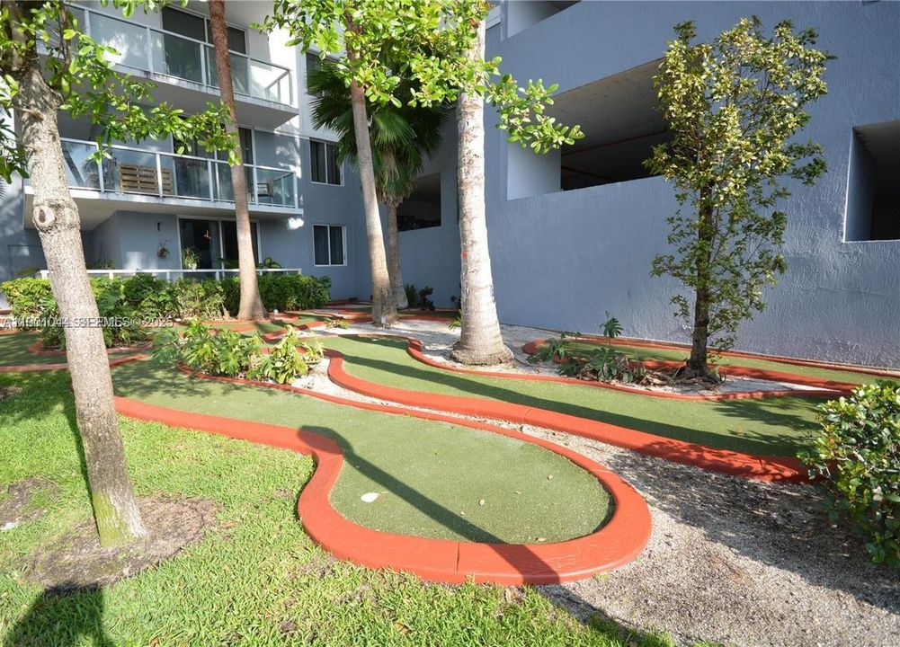 For Rent: $2,399 (2 beds, 2 baths, 877 Square Feet)