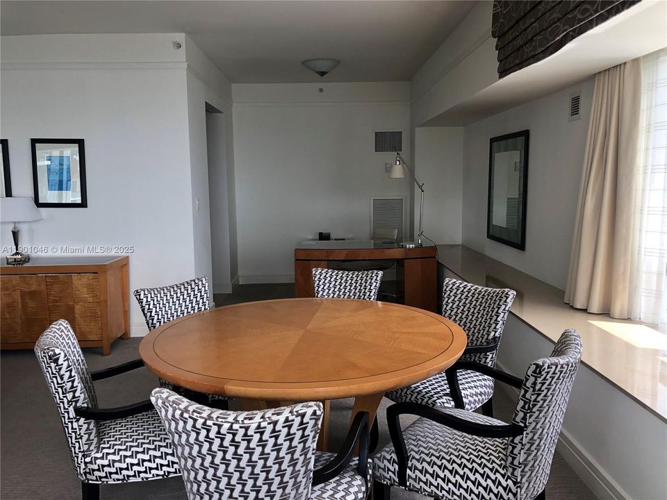 出租: $15,000 (2 贝兹, 2 浴室, 2062 平方英尺)