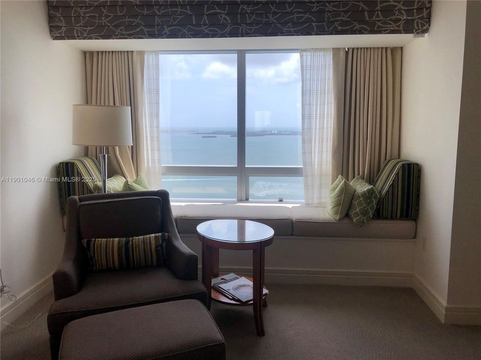 出租: $15,000 (2 贝兹, 2 浴室, 2062 平方英尺)