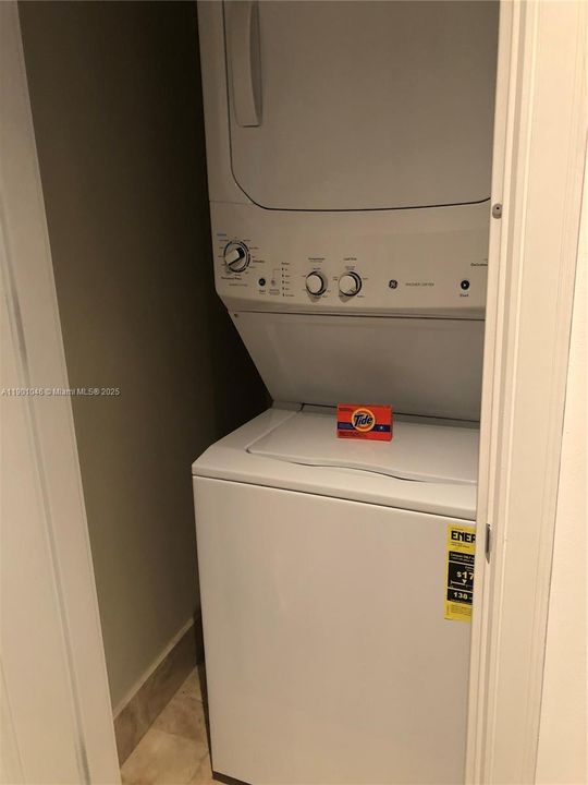 出租: $15,000 (2 贝兹, 2 浴室, 2062 平方英尺)