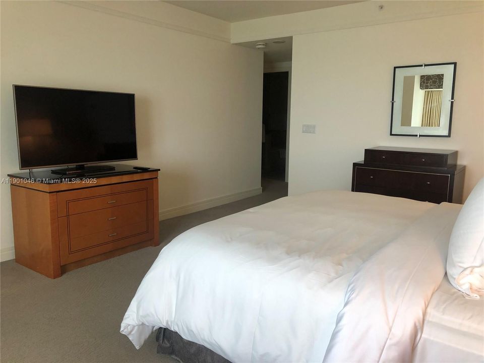 出租: $15,000 (2 贝兹, 2 浴室, 2062 平方英尺)