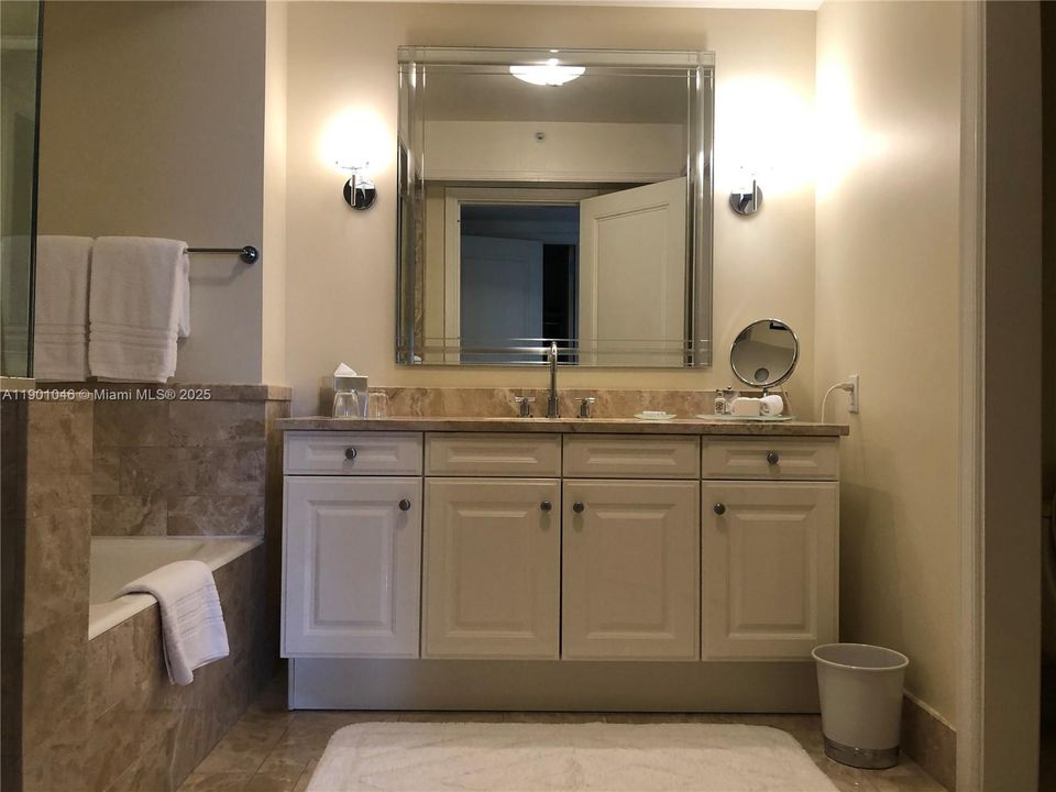 出租: $15,000 (2 贝兹, 2 浴室, 2062 平方英尺)