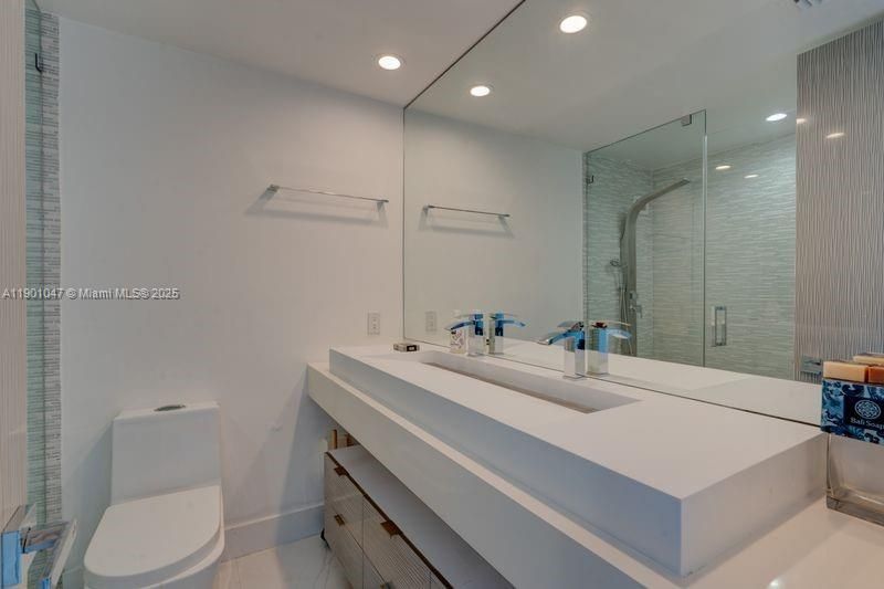 合同活跃: $3,000 (1 贝兹, 1 浴室, 787 平方英尺)