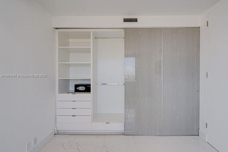 合同活跃: $3,000 (1 贝兹, 1 浴室, 787 平方英尺)