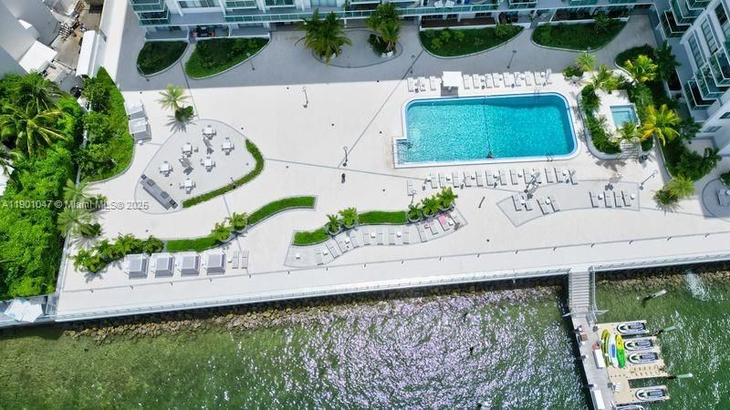 合同活跃: $3,000 (1 贝兹, 1 浴室, 787 平方英尺)