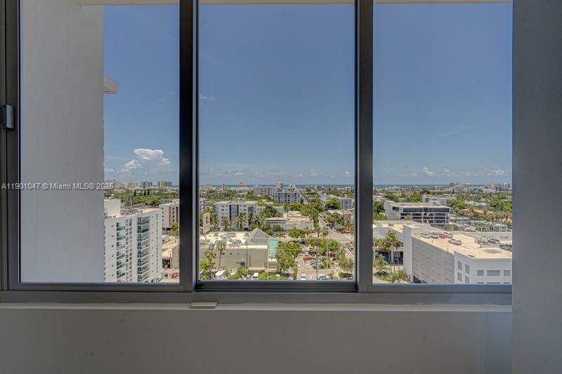 合同活跃: $3,000 (1 贝兹, 1 浴室, 787 平方英尺)