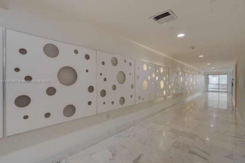 合同活跃: $3,000 (1 贝兹, 1 浴室, 787 平方英尺)