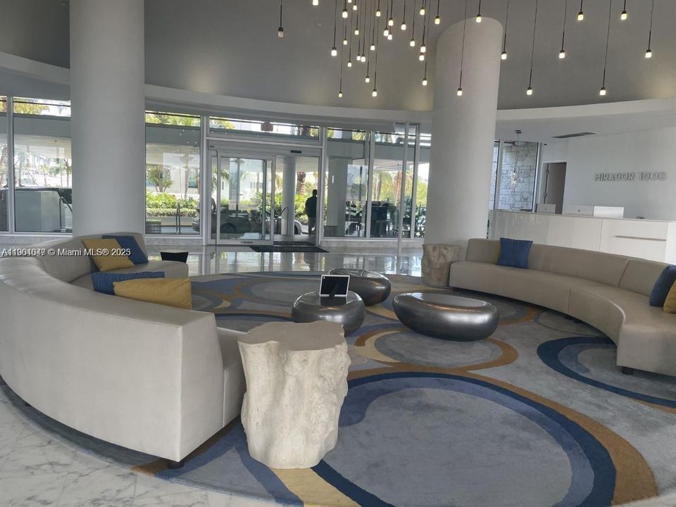 合同活跃: $3,000 (1 贝兹, 1 浴室, 787 平方英尺)