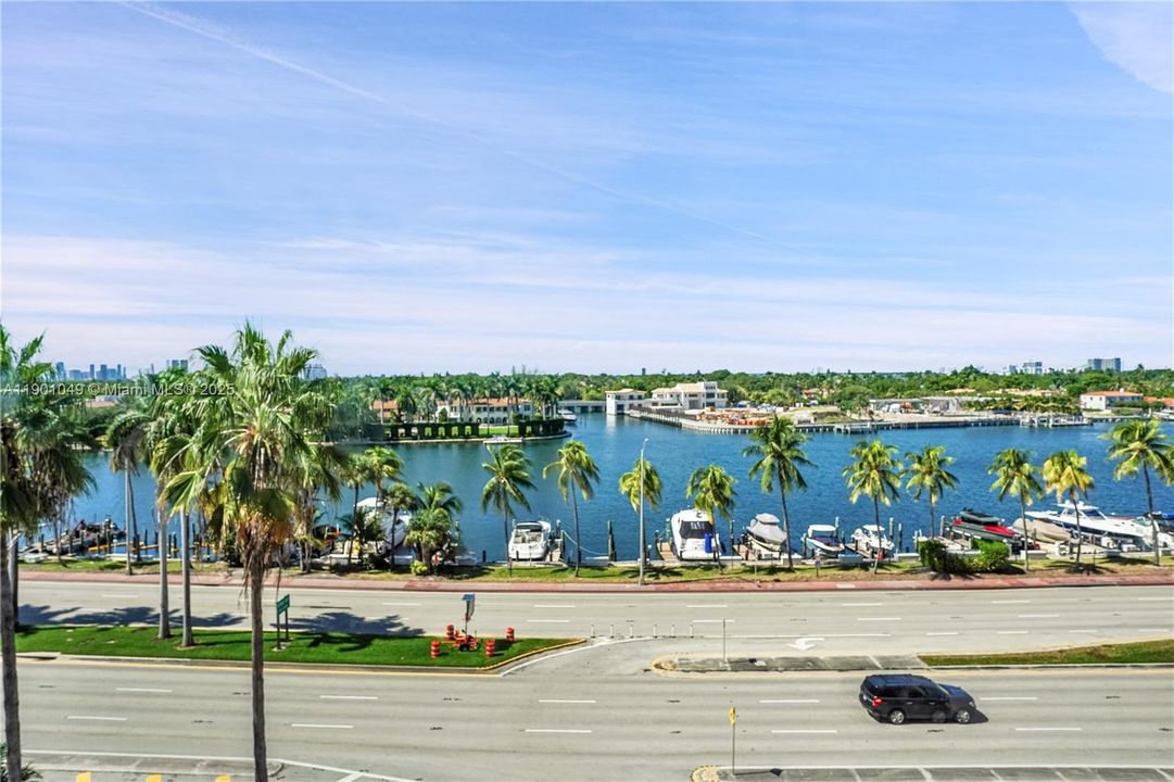 For Sale: $379,000 (2 beds, 1 baths, 1121 Square Feet)