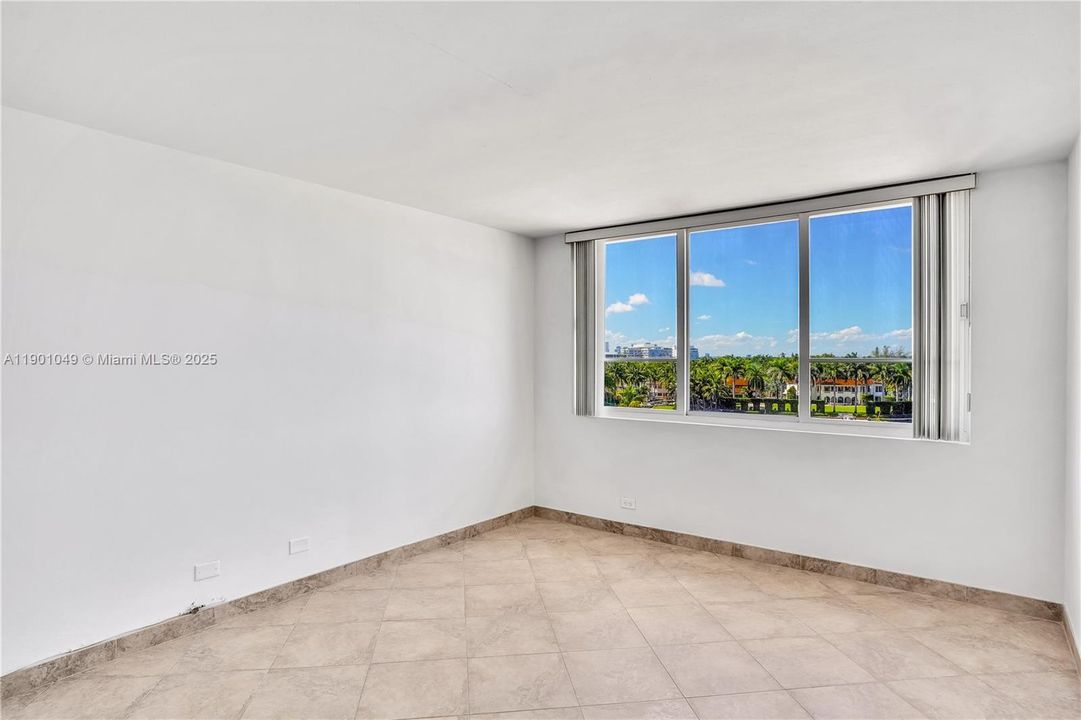 For Sale: $379,000 (2 beds, 1 baths, 1121 Square Feet)