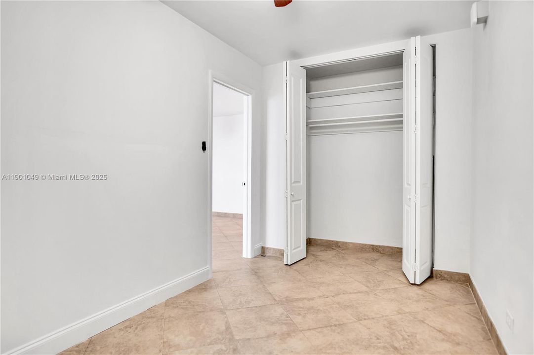 For Sale: $379,000 (2 beds, 1 baths, 1121 Square Feet)