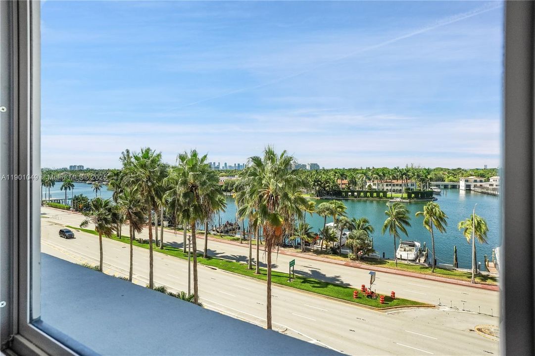 For Sale: $379,000 (2 beds, 1 baths, 1121 Square Feet)