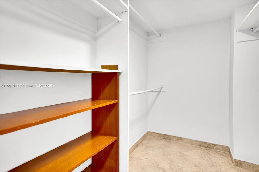 For Sale: $379,000 (2 beds, 1 baths, 1121 Square Feet)