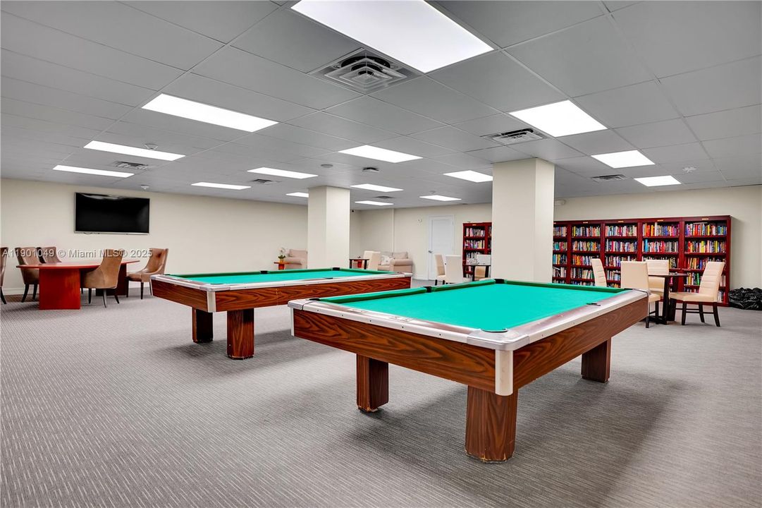 For Sale: $379,000 (2 beds, 1 baths, 1121 Square Feet)