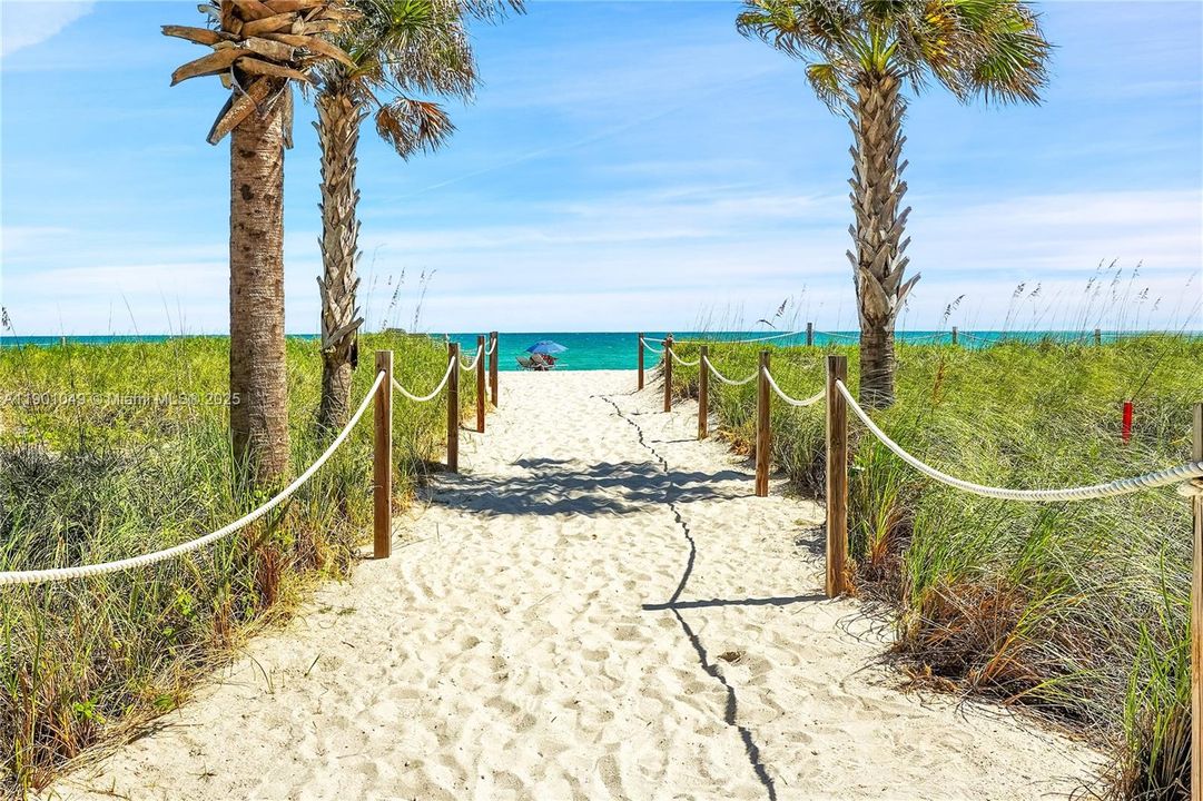 For Sale: $379,000 (2 beds, 1 baths, 1121 Square Feet)