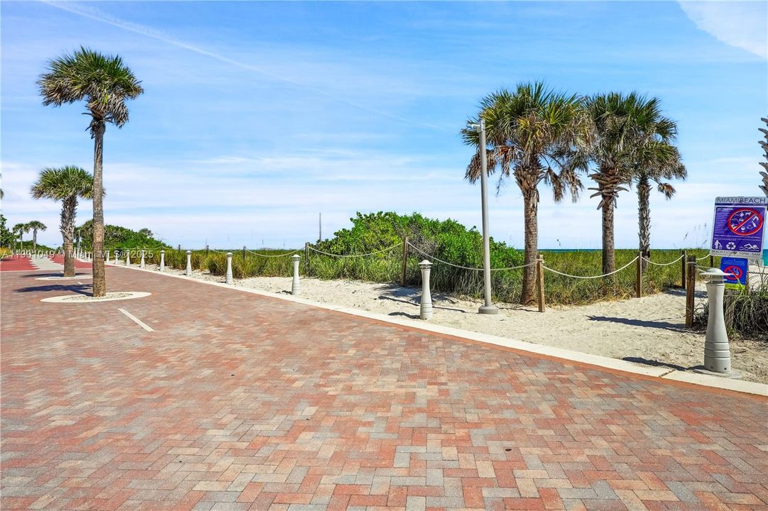 For Sale: $379,000 (2 beds, 1 baths, 1121 Square Feet)