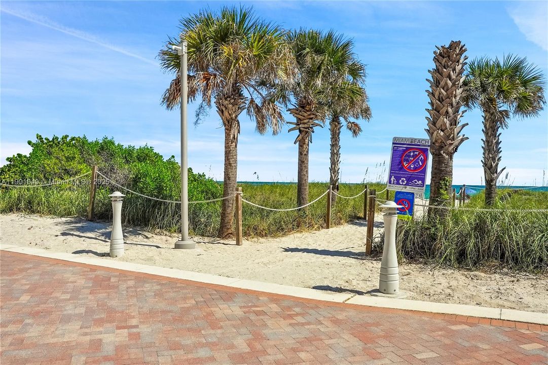 For Sale: $379,000 (2 beds, 1 baths, 1121 Square Feet)