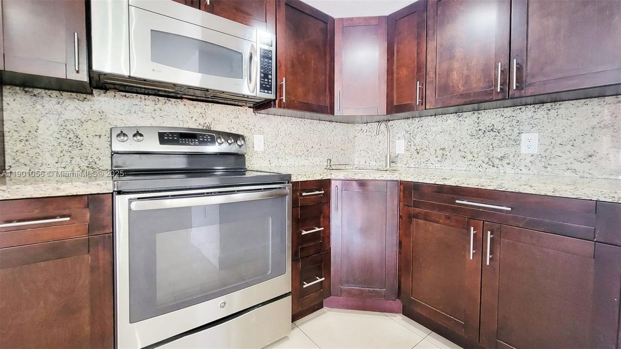 待售: $410,000 (3 贝兹, 2 浴室, 1317 平方英尺)