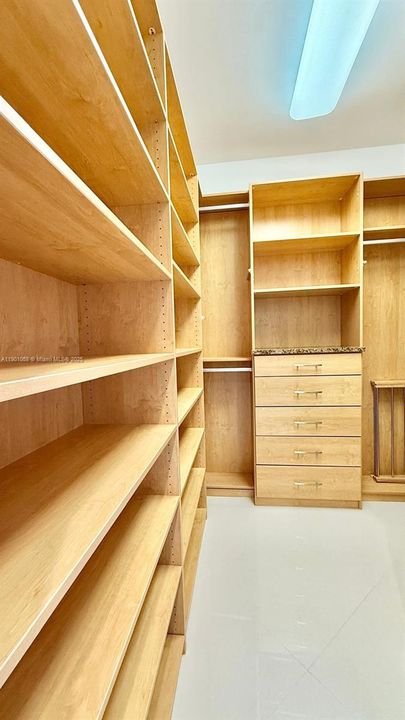 En Renta: $16,500 (3 camas, 3 baños, 2660 Pies cuadrados)