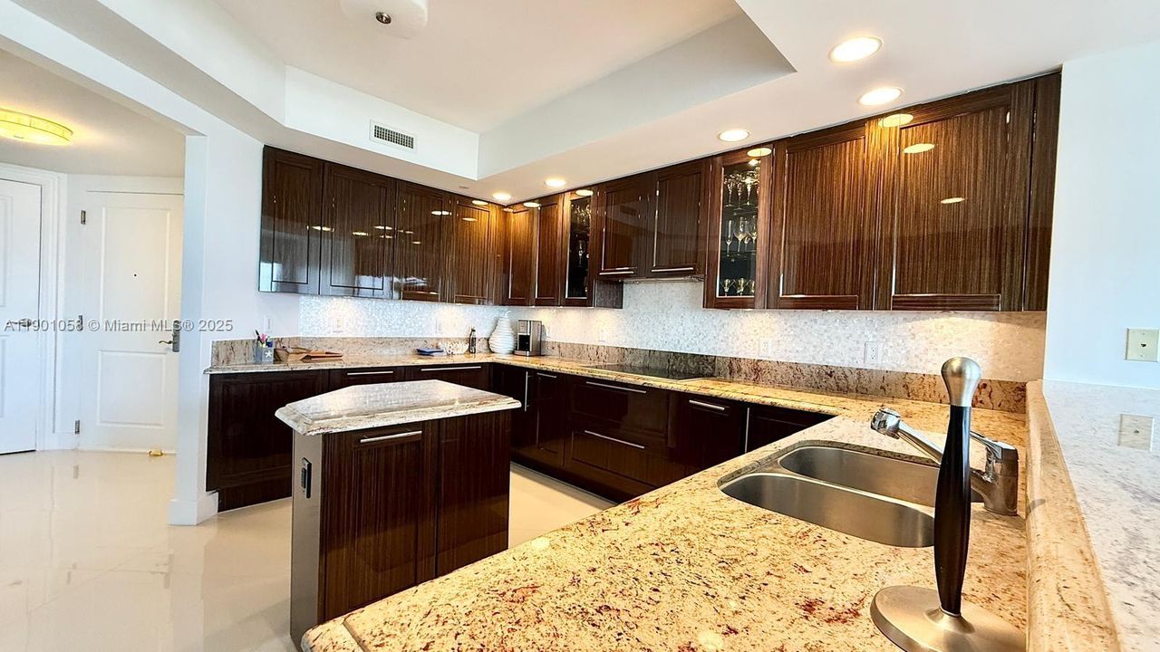 En Renta: $16,500 (3 camas, 3 baños, 2660 Pies cuadrados)