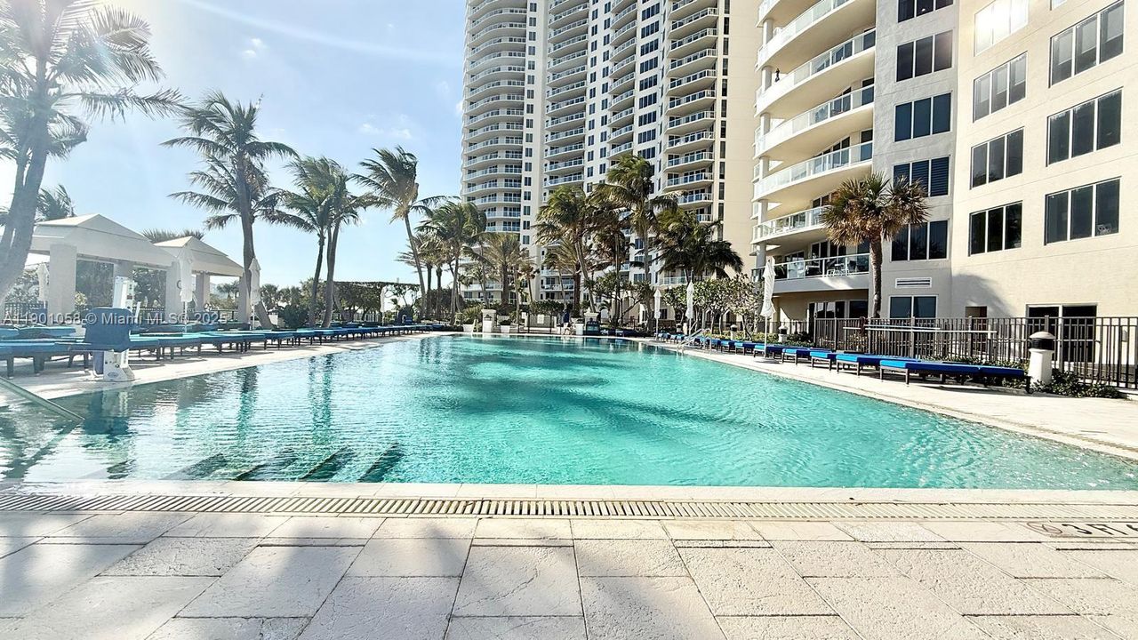 En Renta: $16,500 (3 camas, 3 baños, 2660 Pies cuadrados)