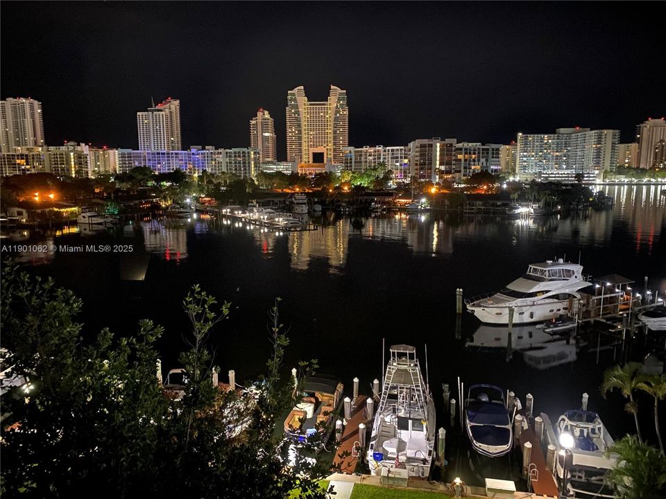 For Rent: $3,000 (2 beds, 2 baths, 1400 Square Feet)