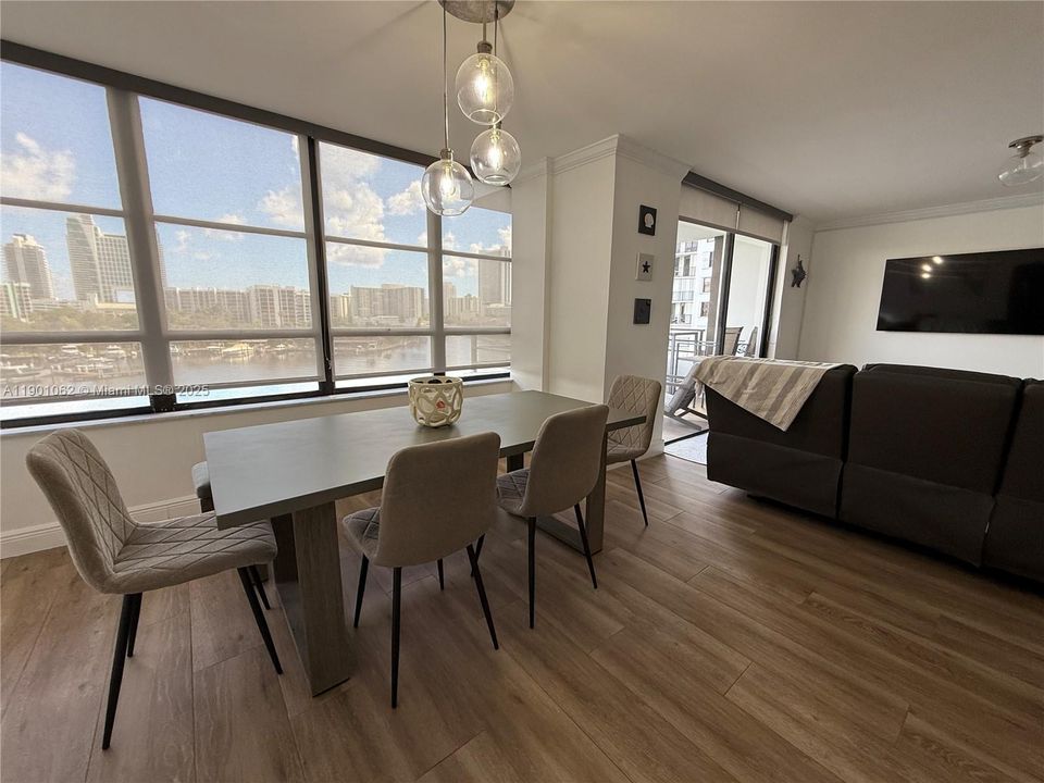 For Rent: $3,000 (2 beds, 2 baths, 1400 Square Feet)