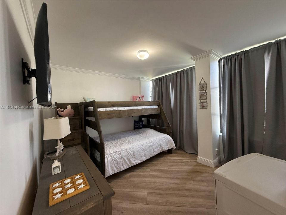 For Rent: $3,000 (2 beds, 2 baths, 1400 Square Feet)