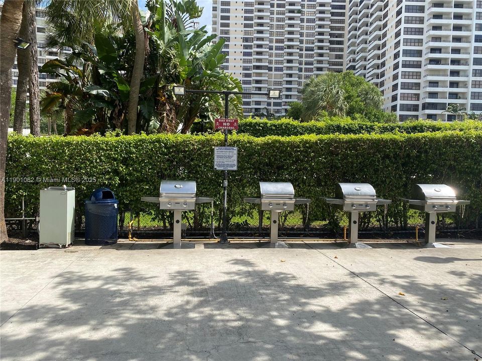 For Rent: $3,000 (2 beds, 2 baths, 1400 Square Feet)