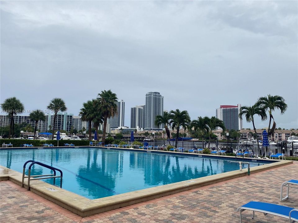 For Rent: $3,000 (2 beds, 2 baths, 1400 Square Feet)