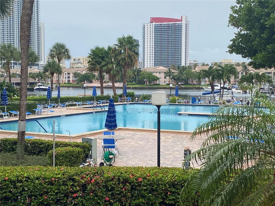 For Rent: $3,000 (2 beds, 2 baths, 1400 Square Feet)