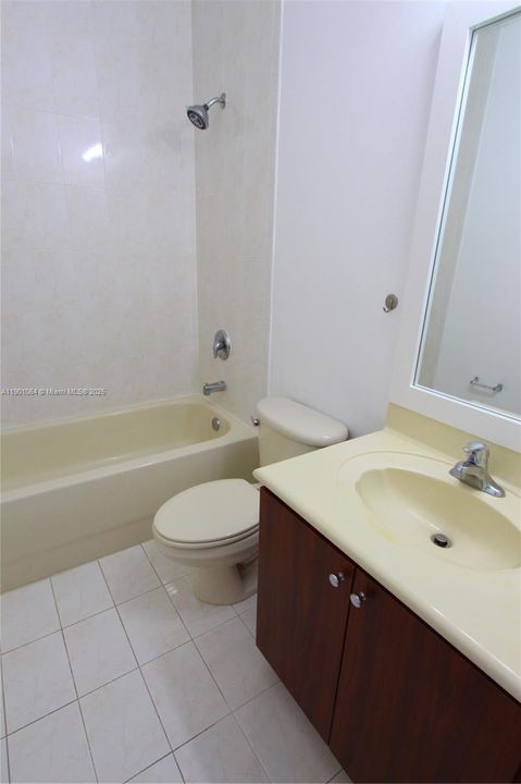 合同活跃: $2,500 (3 贝兹, 2 浴室, 1613 平方英尺)