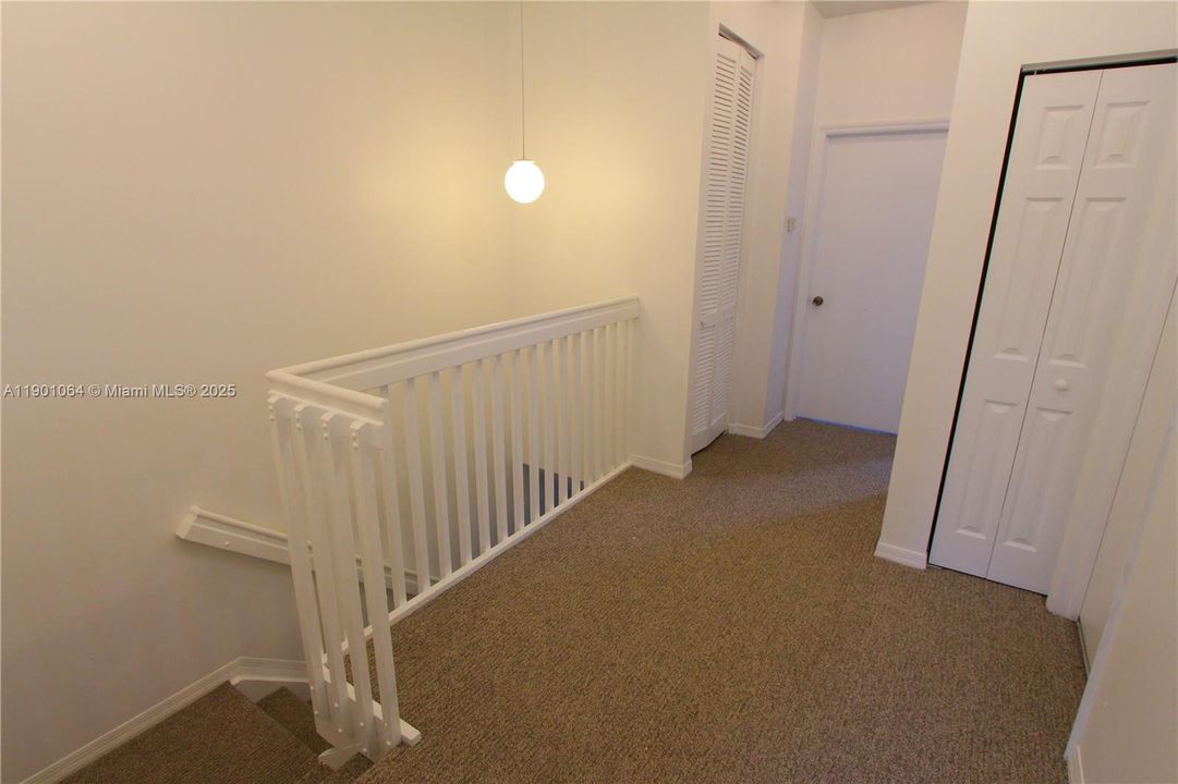 合同活跃: $2,500 (3 贝兹, 2 浴室, 1613 平方英尺)