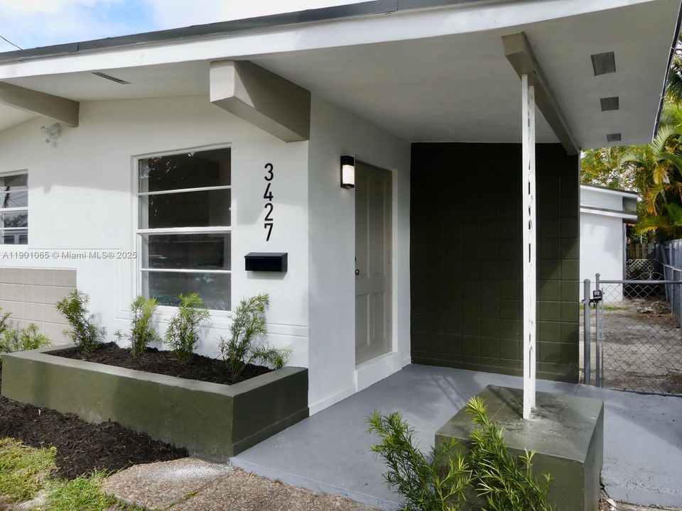 Recently Rented: $2,250 (2 beds, 1 baths, 1289 Square Feet)