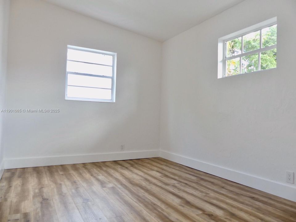 Recently Rented: $2,250 (2 beds, 1 baths, 1289 Square Feet)