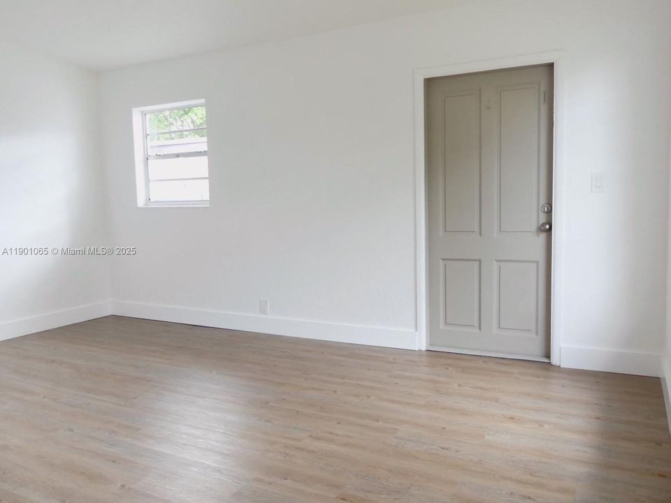 Recently Rented: $2,250 (2 beds, 1 baths, 1289 Square Feet)