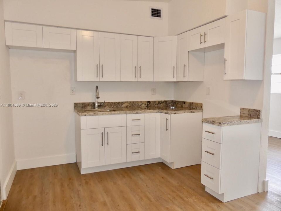 Recently Rented: $2,250 (2 beds, 1 baths, 1289 Square Feet)