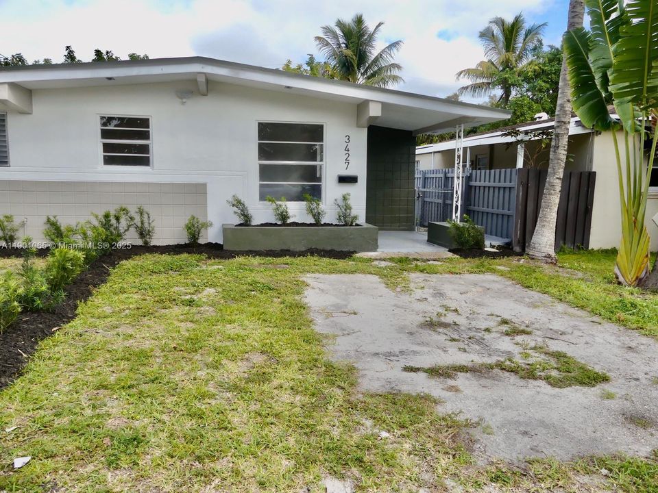 Recently Rented: $2,250 (2 beds, 1 baths, 1289 Square Feet)